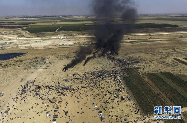 　5月14日，在加沙城以东的加沙地带与以色列边境，巴勒斯坦民众参加示威活动。当天，巴勒斯坦民众在巴多地举行游行示威，抗议美国驻以色列使馆当天在耶路撒冷正式开馆。抗议者与以色列士兵发生冲突，导致至少55名巴勒斯坦人死亡、2800多人受伤。