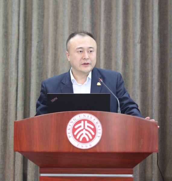 民盟北大委员会副主委宋春伟做主题发言