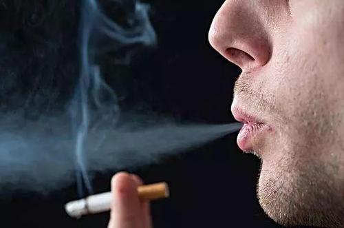 老公为娃戒10年烟瘾后要妻子降级化妆品：别太奢侈