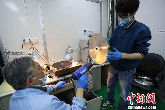 多位花甲之年的“老法师”挑起了重启黑胶唱片的重担?！≌藕辔?摄