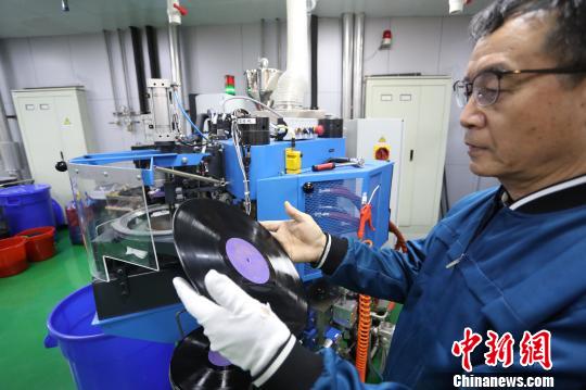 多位花甲之年的“老法师”挑起了重启黑胶唱片的重担?！≌藕辔?摄