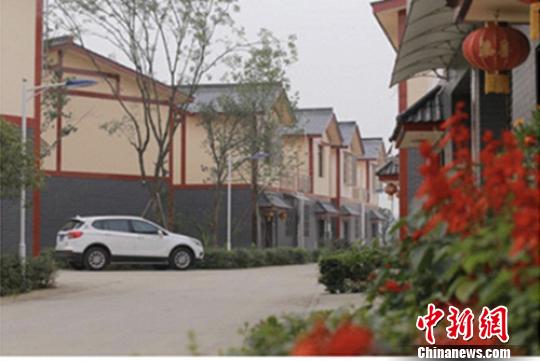 美丽新村。　吴平华 摄