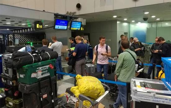 多国记者乘高丽航空JS622赴朝 韩国记者未能登机