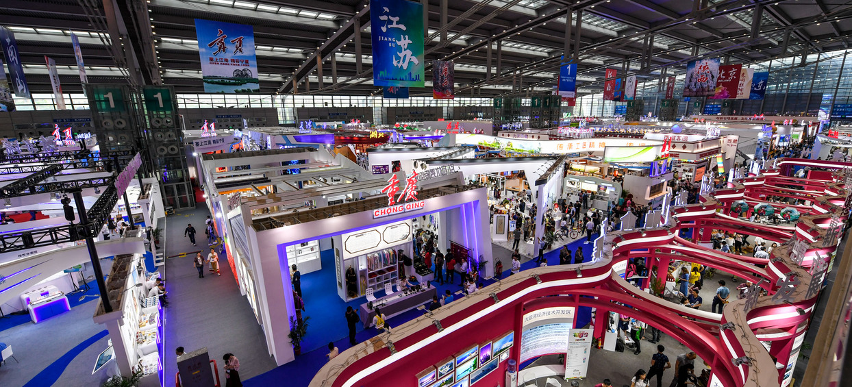    从追赶时代到引领时代——从深圳发展奇?？粗泄母锟?0年