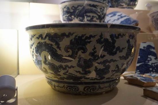 青花云龙纹花盆（大型） 2014年珠山北麓出土