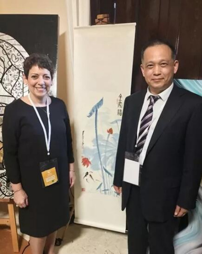  此作品《全家福》为国际财团苏莱曼家族卢西娅女士在慈善拍卖活动竞拍收购。