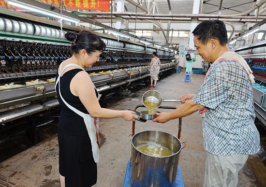 山西人社厅：绿豆汤等防暑饮料不得充抵高温津贴