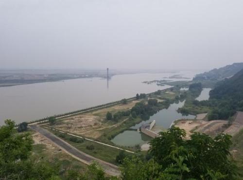 　图为穿黄工程退水闸出口 曹梦媛 摄