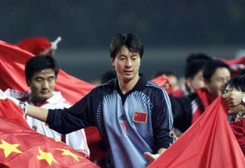 前国门街头卖樱桃：我不惨，只想让家人过得更好