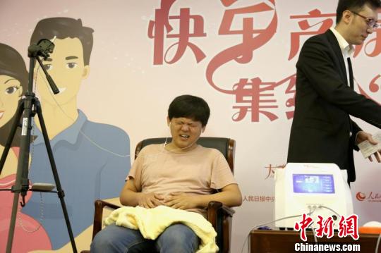 挑战7级疼痛的准爸爸只坚持了30秒?！≤缝?摄