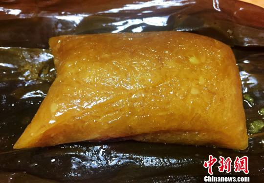 广东传统手工制作台山粽受追捧