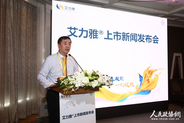 中华医学会眼科学分会副主任委员、眼底病学组组长许迅教授发言