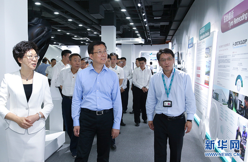 6月3日至4日，中共中央政治局常委、国务院副总理韩正在福建调研推进政府职能转变、优化营商环境等工作。这是6月4日，韩正在太古飞机工程有限公司调研。新华社记者 姚大伟 摄