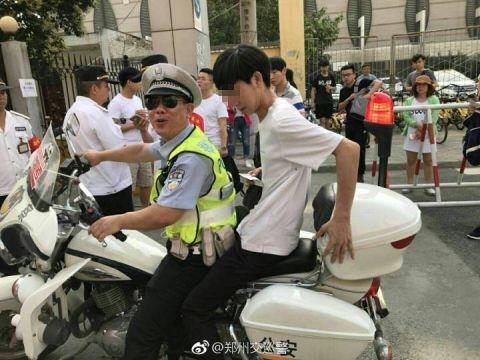 高考首日马大哈考生有点多:走错考场 忘带身份证