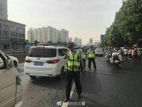 高考首日马大哈考生有点多:走错考场 忘带身份证