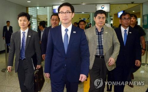 韩官员赴开城为筹设韩朝共同联络事务所查看设施