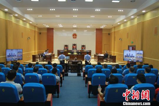 图为庭审现场。　邓煜 摄