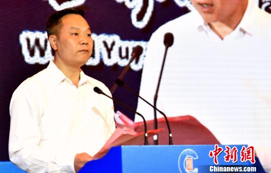 图为：余姚市委书记奚明发言?！『谓?摄