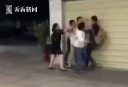 男子嫌孩子哭闹太吵大闹动车 出站被孩子家人群殴