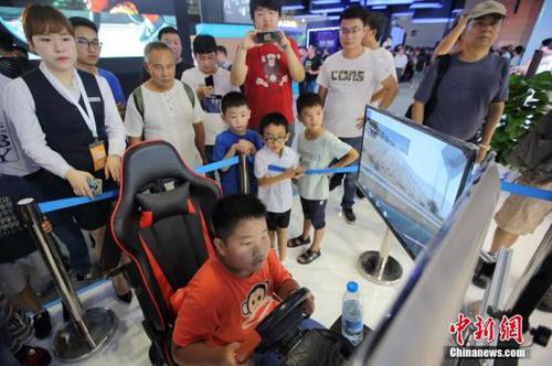 资料图：民众体验物联网成果。<a target='_blank' href='http://www.chinanews.com/'>中新社</a>记者 泱波 摄