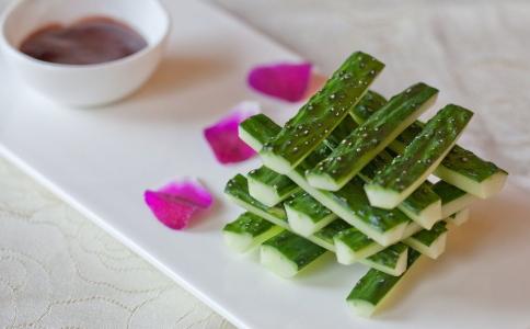 吃沙拉还越吃越胖 可能是沙拉酱没选对 吃沙拉可以减肥吗 沙拉怎么吃可以减肥 沙拉减肥的方法有哪些