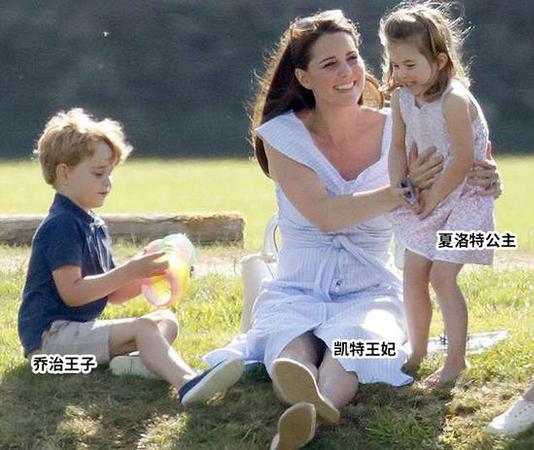 乔治王子拿着玩具枪比划了一下 外国网友不淡定了