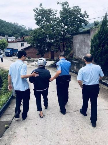 福建一被执行人叫嚣来抓我 法官满足要求拘15天