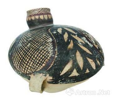 歪脖子陶罐，鸟型纹饰，造型别致。