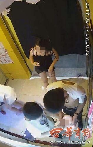 西安5名中学生深夜打砸一成人用品店 称因为好奇