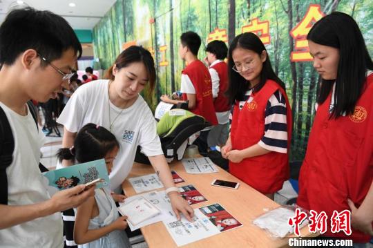 未来2个月，医院将与教育、公安系统和社会爱心力量紧密合作，探索如何多角度介入儿童成长系统开展儿童?；?，链接更多的资源为儿童创建安全的环境和友好的社区?！∷锕?摄