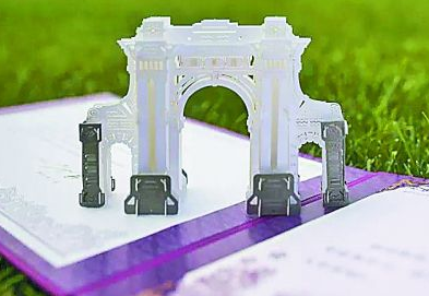 激光雕刻的清华大学3D版录取通知书 激光雕刻的清华大学3D版录取通知书