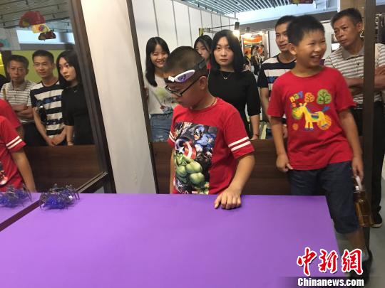 两岸合作“脑中乾坤”科普主题展在广西巡展