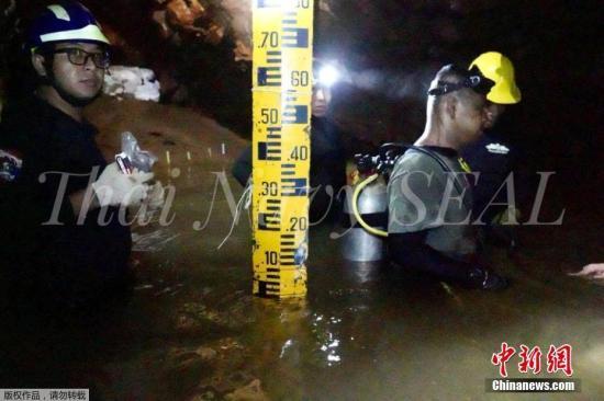 泰被困足球少年体力渐不支 仍询问世界杯赛况