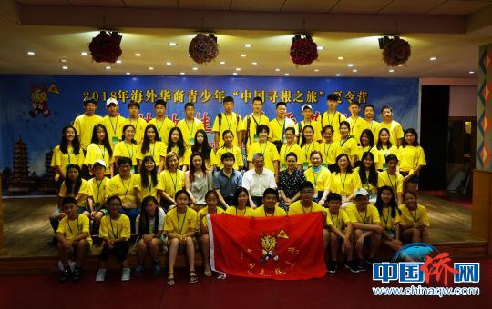 图为开营仪式合影?！√泼蜗?摄