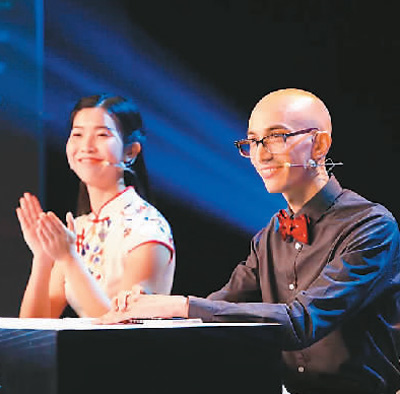 　来自美国的艾墨本获得“汉教英雄会”季军。图为艾墨本(右一)在比赛中。