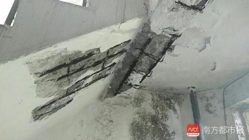 小区房内天花板突然脱落 20斤水泥块砸向熟睡孩子