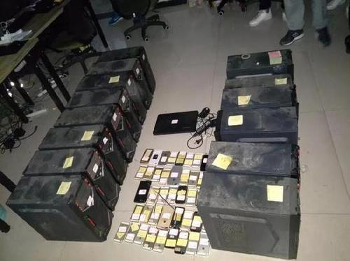 他疯狂打赏女主播还日赚50万 警察发现背后秘密