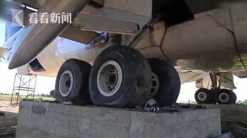 田地里有飞机！泰国村民一觉醒来被波音747惊呆