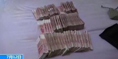 男子组织网络赌球被抓 保险箱内装成沓百元现金