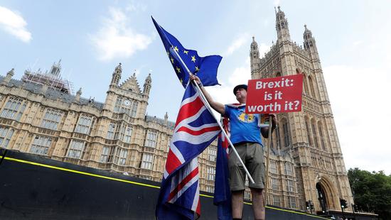 英国首相内阁再度蒙受损失 高官在投票前突然辞职