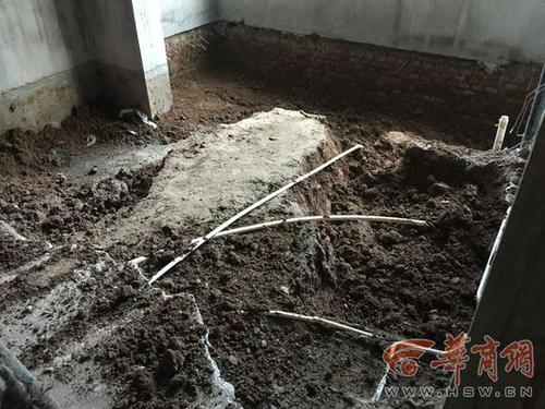小区一楼住户为建复式向下挖 物业:不要紧可以挖