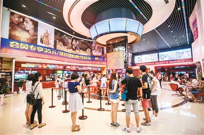 带娃看电影遇到尴尬镜头 家长呼吁：电影该分级了