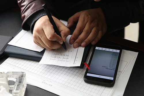 警方打掉网赌团伙抓129人:男业务员装成美女拉赌客