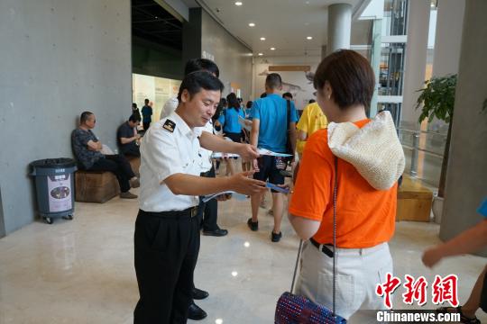 上海海关：上半年196吨不合格进口食品被“拒入境”