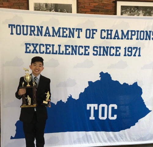 钻石吧14岁的张安润喜获全国中学生辩论赛季军，打算利用暑假更上层楼。(美国《世界日报》/家长提供)