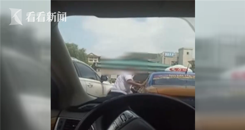 的哥当街辱骂女乘客？公司：系夫妻吵架 已开除