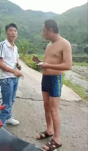 海关人员穿吊带裙工作被拍 拍摄者知道原因后道歉