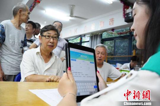 复旦大学附属肿瘤医院2018前列腺癌筛查公益活动进社区22日正式启动?！⊥踯不?摄