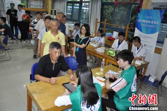 为避免过度诊治，目前，复旦大学附属肿瘤医院开展的前列腺癌筛查活动只针对发病的高危人群推出?！⊥踯不?摄