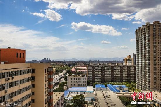 资料图：北京蓝天。许建萍 摄 图片来源：视觉中国